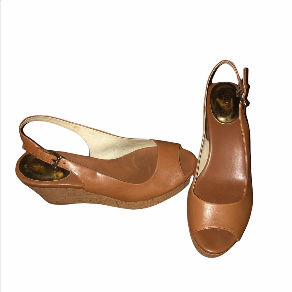 💕 Size 8 Michael Kors peep toe brown wedge
